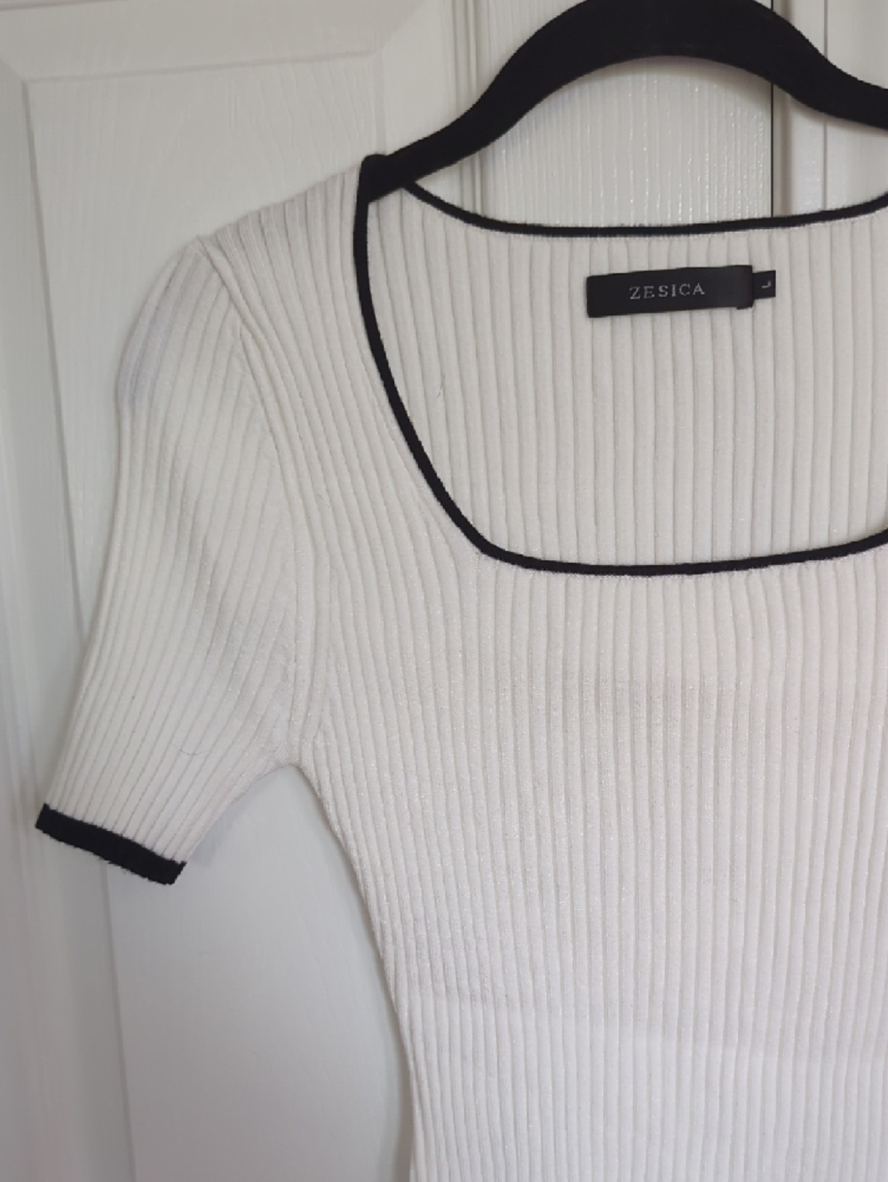Zesica White Ribbed Square-Neck Knit Top with Black Trim - Picture 3 of 3